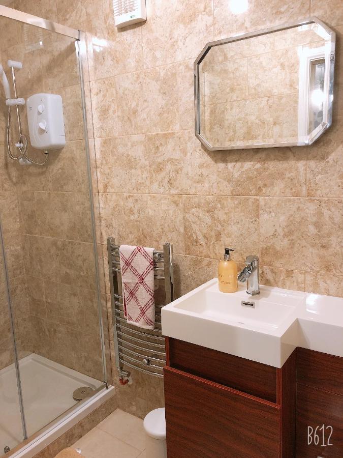 נוטינגהאם Flat 1 - Entire Modern Studio With En-Suite And Free Parking Close To Qmc, City Centre & Notts Uni מראה חיצוני תמונה