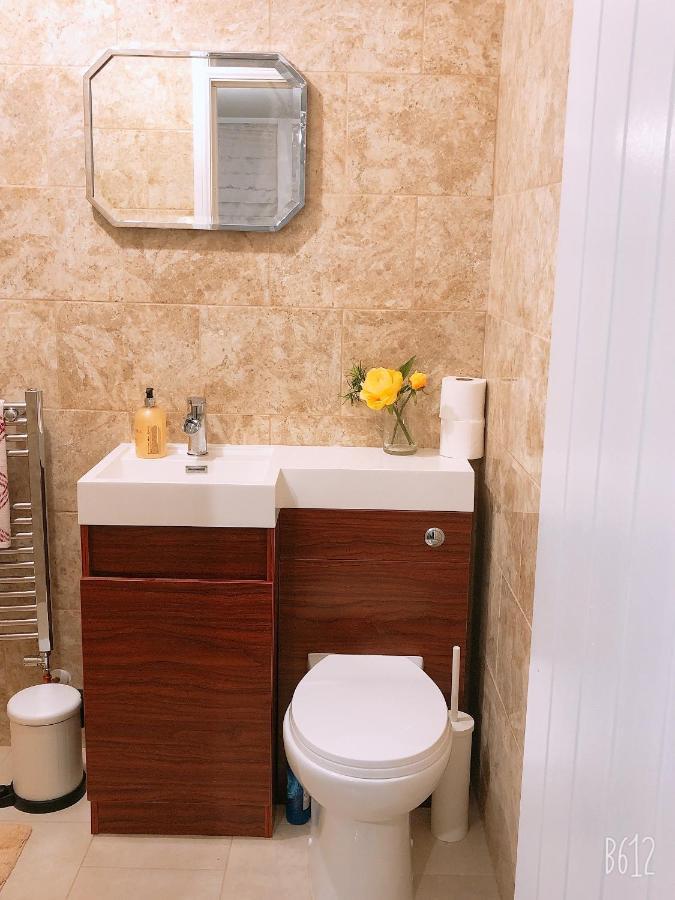 נוטינגהאם Flat 1 - Entire Modern Studio With En-Suite And Free Parking Close To Qmc, City Centre & Notts Uni מראה חיצוני תמונה